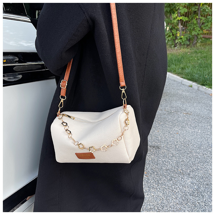 Fashion Chain Underarm Bag Lychee Pattern Simple Shoulder Messenger Pillow Bag display picture 14