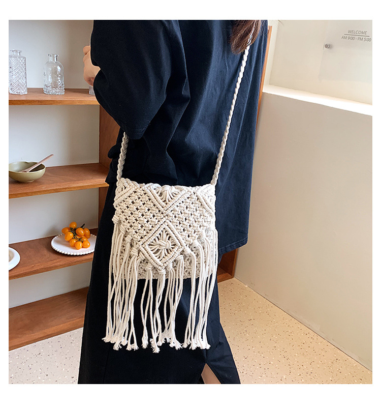 Streetwear Solid Color Tassel Square Zipper Straw Bag display picture 1