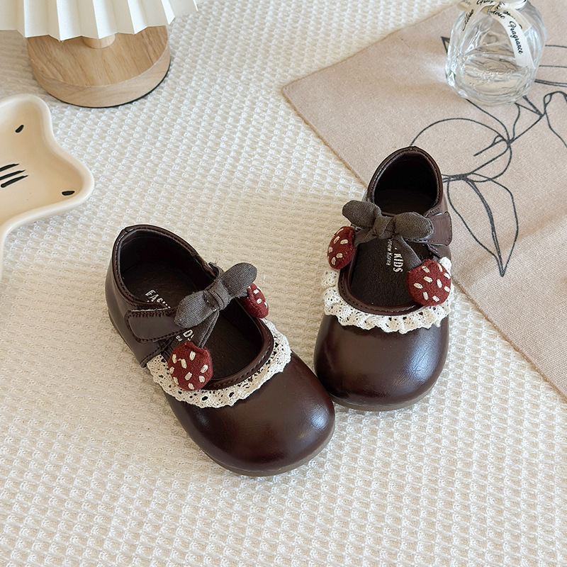 Zapatos de cuero de moda de niñas versátiles primavera y verano 2026 nuevos niños huecos zapatos de princesa de encaje zapatos de encaje image 4