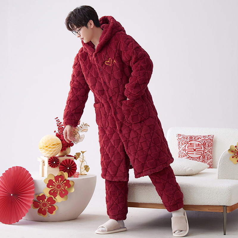 Pijamas de hombre de otoño e invierno de lana de coral de tres capas acolchadas engrosadas de lana forrada de invierno de color rojo brillante cálido traje de desgaste para el hogar