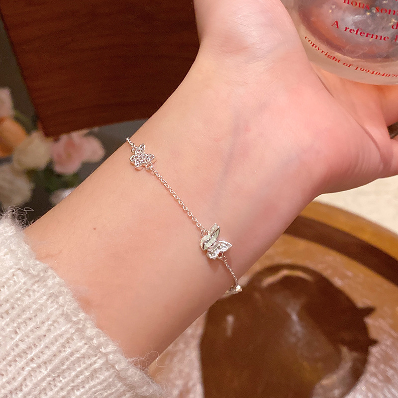 韓国の新しい真珠のブレスレットの小衆は高級感の精巧なジルコンの愛の手の串の気質の蝶結びのブレスレットを合わせます。