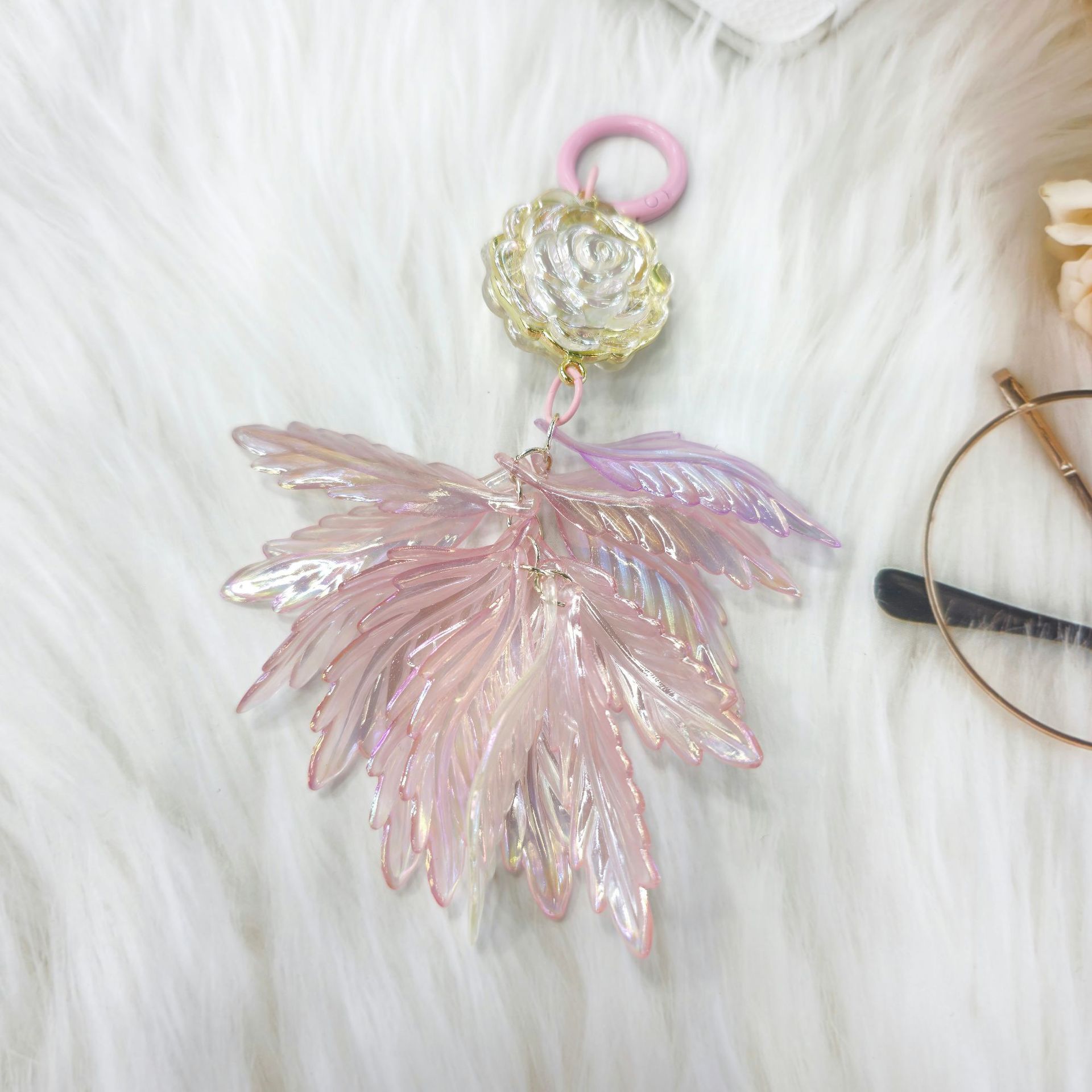 2023 nueva hoja pluma llavero colgante Cadena de teléfono móvil pequeño color fresco color sólido accesorios auricular caso bolsa colgante