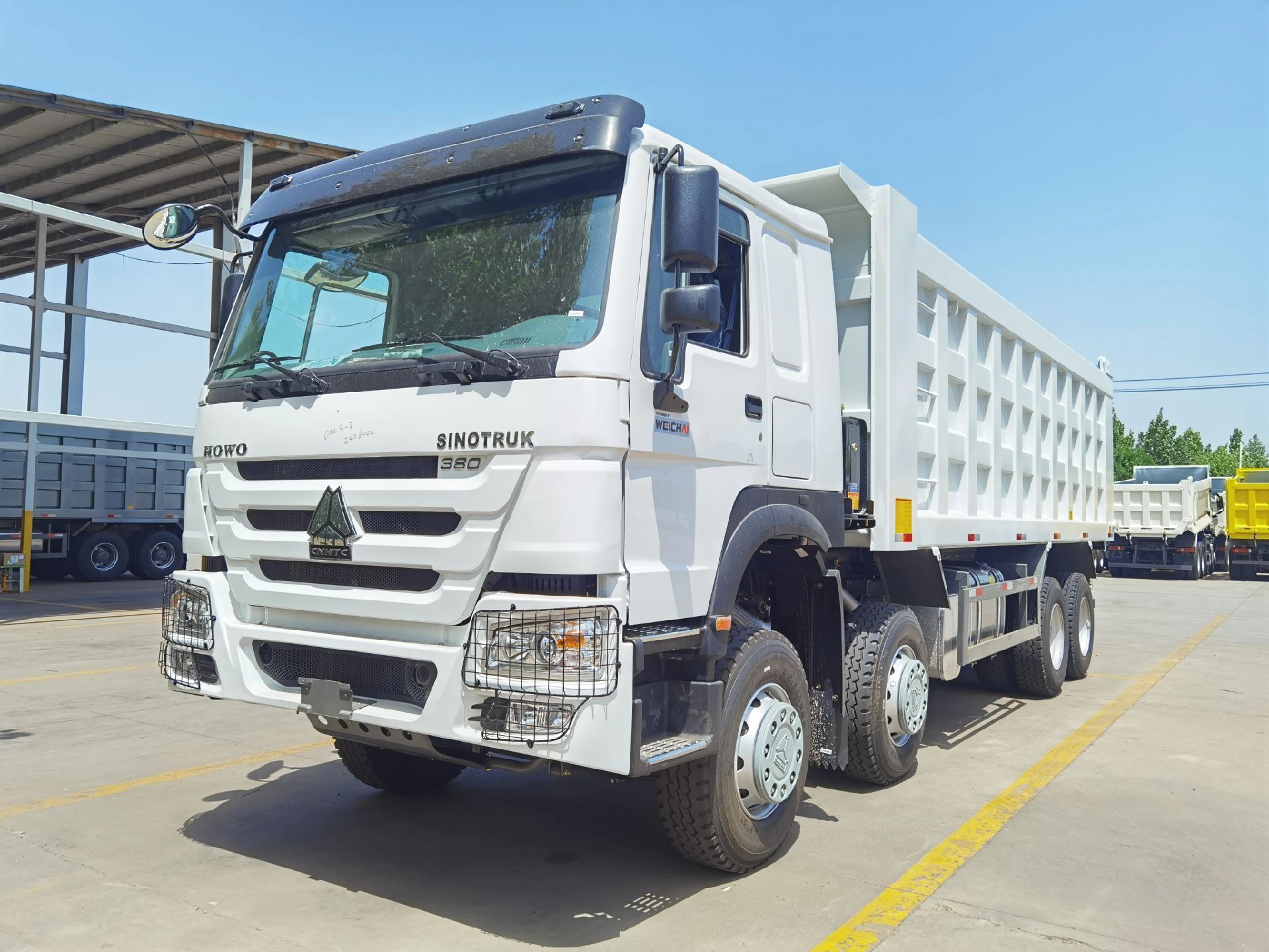 Cross-Border African Used Sinotruk Howo 8X4 371 Horsepower Engineering Transport Dump Truck Export Heavy-Duty Dump Truck