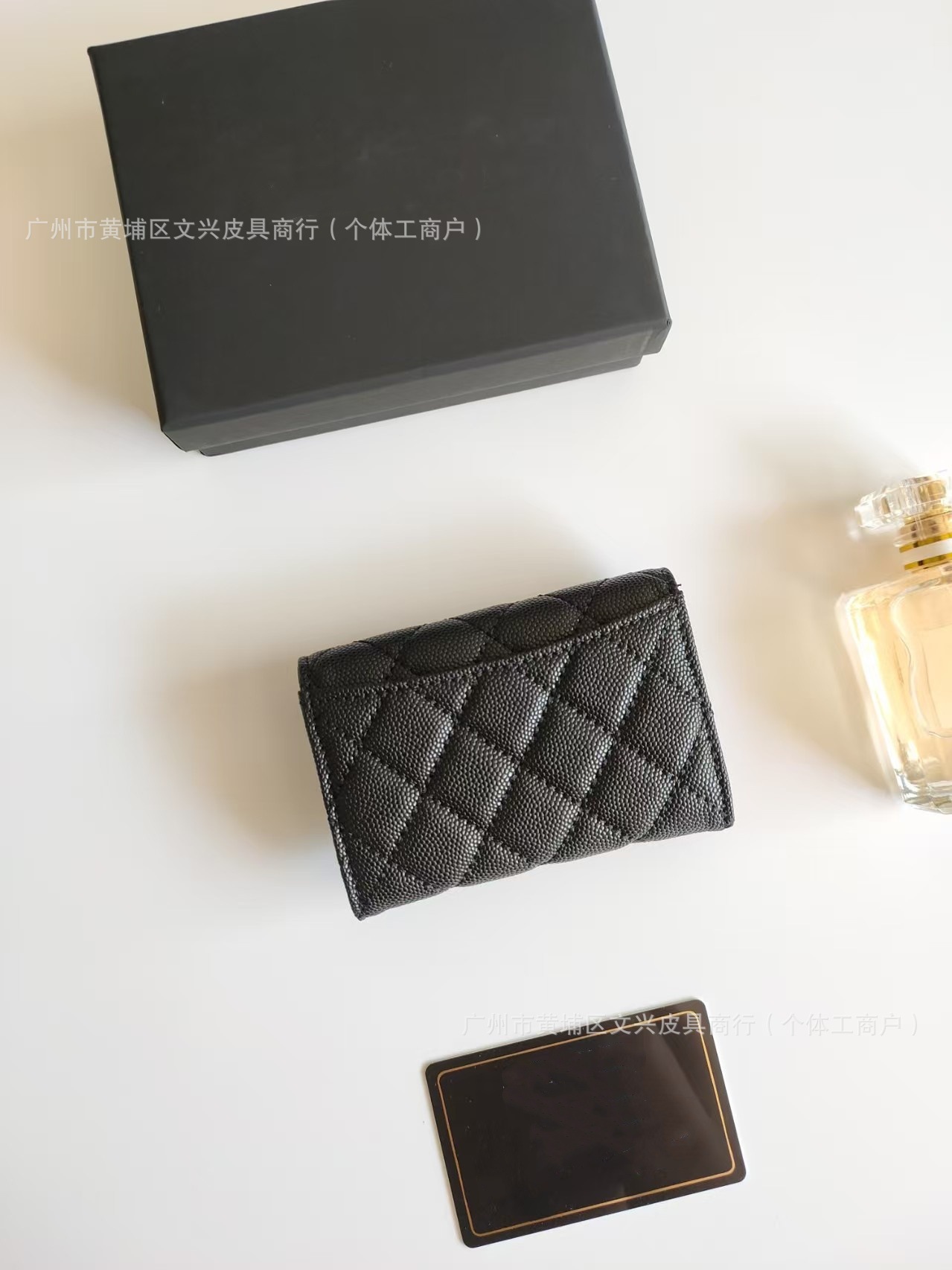 Cartera de cuero corta de diamante de alta calidad, nicho casual, gran capacidad, exquisita, pequeña bolsa de cambio de hebilla fragante.
