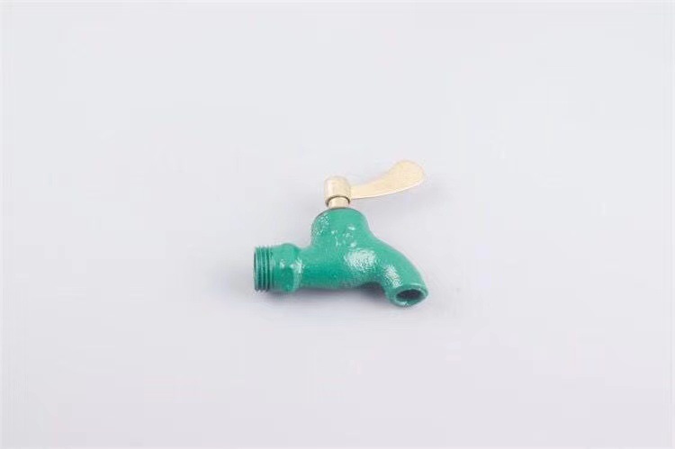 Old-fashioned iron faucet with a slow opening time of 4 minutes or 6 minutes and a fast opening time. It is a copper core flat spout cast iron faucet with a key at an outdoor construction site undefined