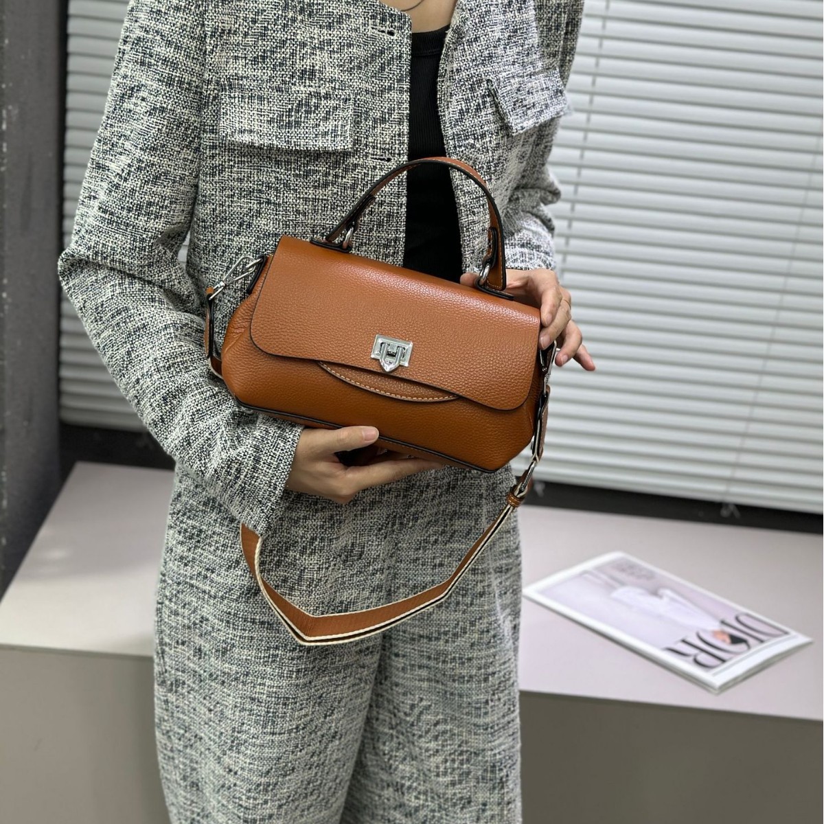 2025 Spring Top Grain Cowhide Leather Women's Handbag Shoulder Crossbody Bag Underarm Bag Genuine Leather Purse - Thumbnail 4
