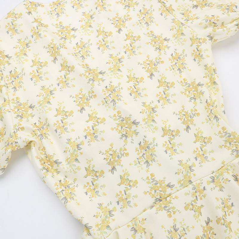 280g Weight Above Knee Dress Length Type Short Sleeve Sleeve Length Floral Dress Dresses Type Spandex, Polyester Fabric Type High Waist Waist Line Casual, Daily Occasion V Neck Neckline Regular Fit Fit Type Ditsy Floral Pattern Summer Season Women's Gender Elegant, Streetwear Style L, M, S Size Wholesale Women's Elegant Streetwear Ditsy Floral Casual Daily V Neck Short Sleeve Floral Dress 20
