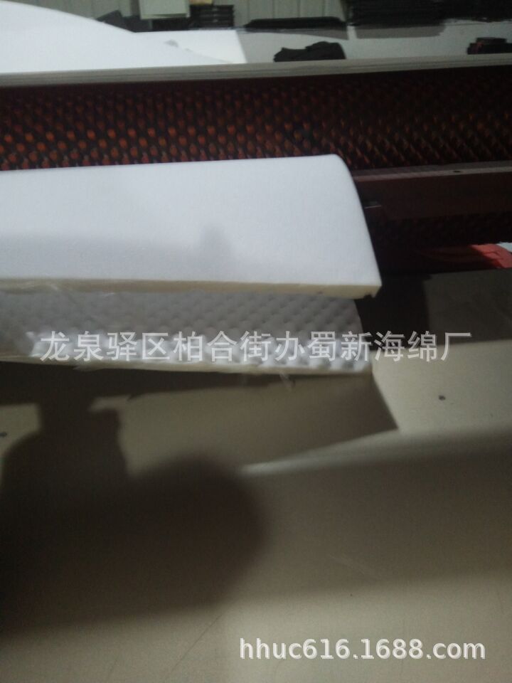 成都供应白色尖峰状PU吸音海绵/聚氨酯消音海绵/波纹吸音降噪泡棉