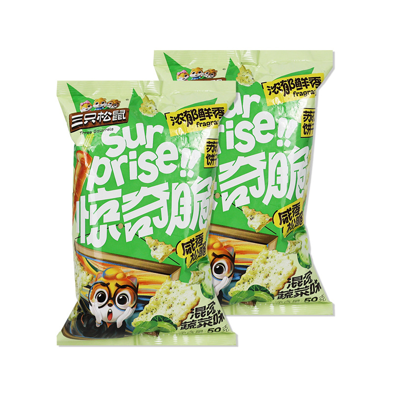 三只松鼠惊奇脆苏打饼干50g咸香味混合蔬菜薄脆饼干便携零食包邮