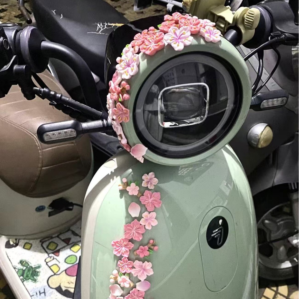 New Peach Blossom Car Interior Decoration Ornaments, Cute Flowers, Stereo Car Central Control Screen Ornaments, Electric Car Small Decorations