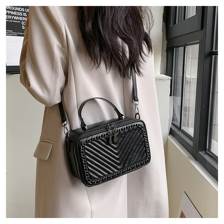 Women's 2023 Small Fragrant Wind Weaving Chain Single Shoulder Crossbody Bag Embroidered Thread Chain Handheld Small Square Bag_voghion.com
