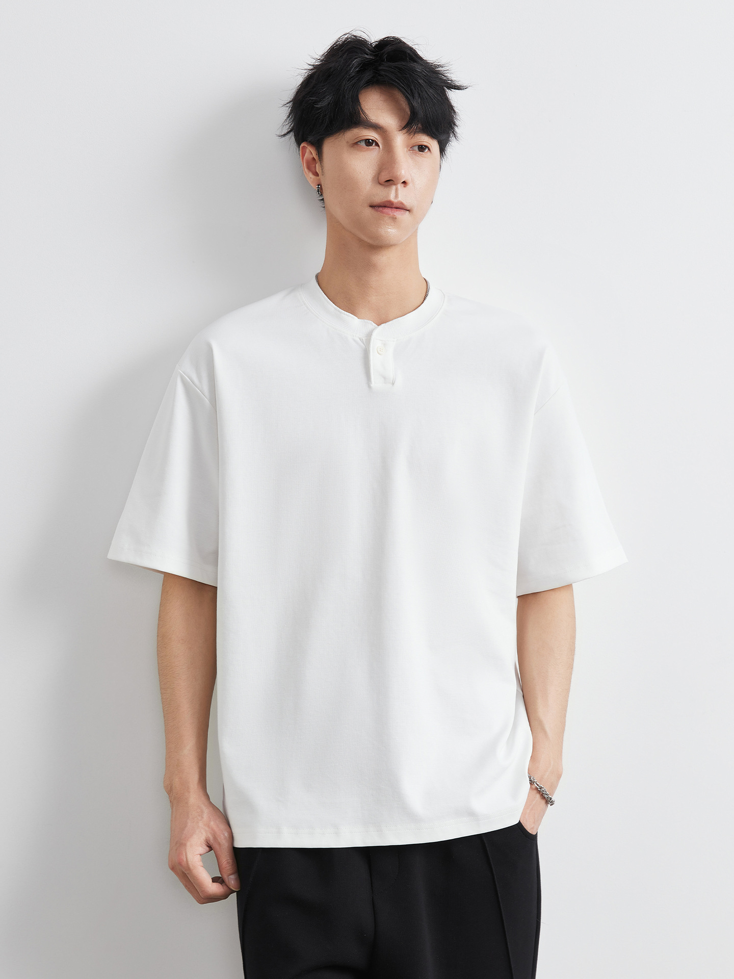 Áo thun nam cổ Henley tay ngắn cotton mercerized cao cấp 210g — Màu đen