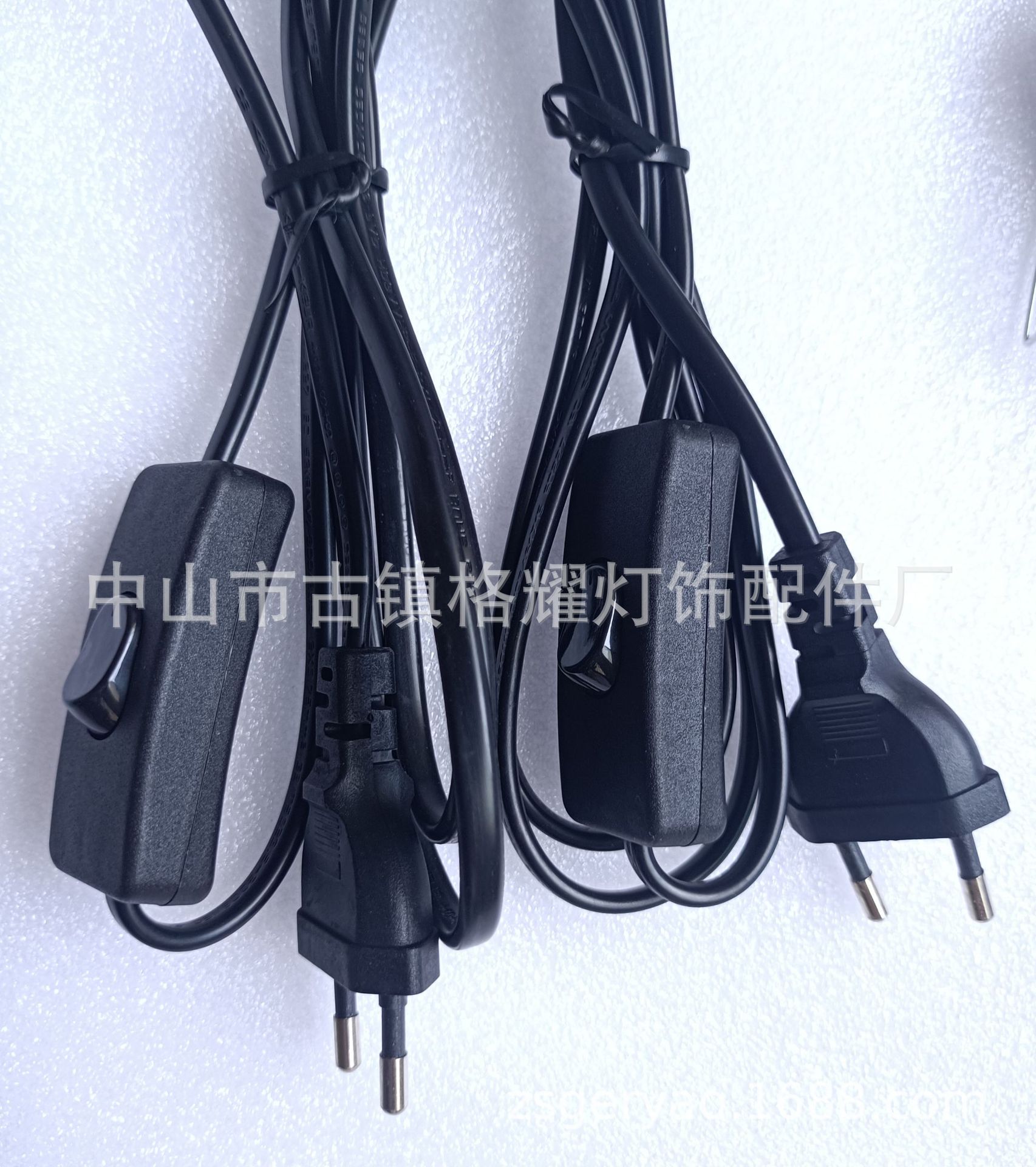 欧规双圆插 H03VVH2-F 0.5平方 扁线 线长1.5 灯头组件电源线