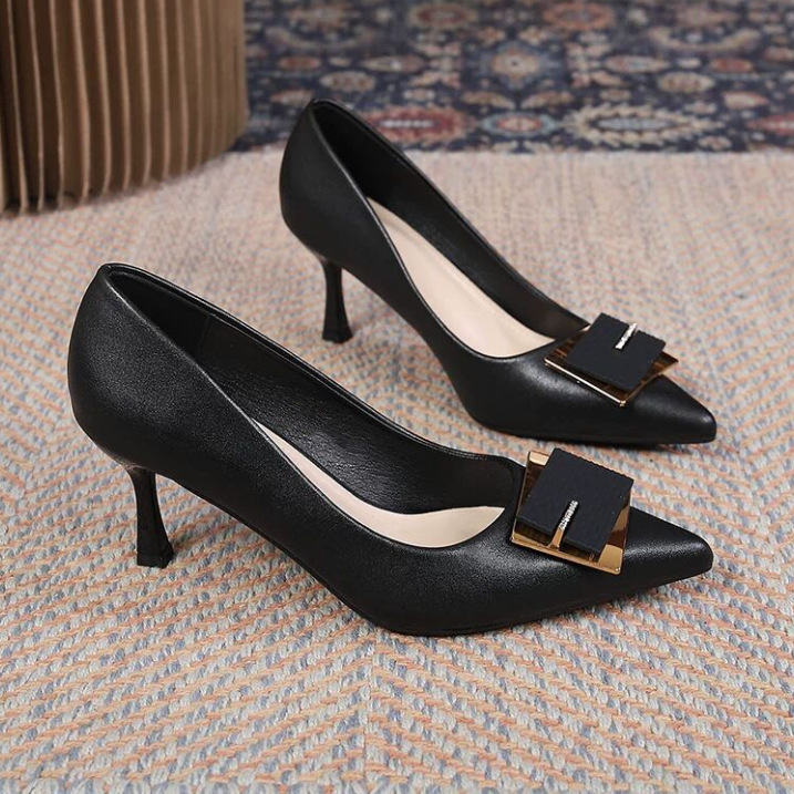 法式小众高级感单鞋女2024春秋新款细跟尖头工作鞋方扣气质高跟鞋