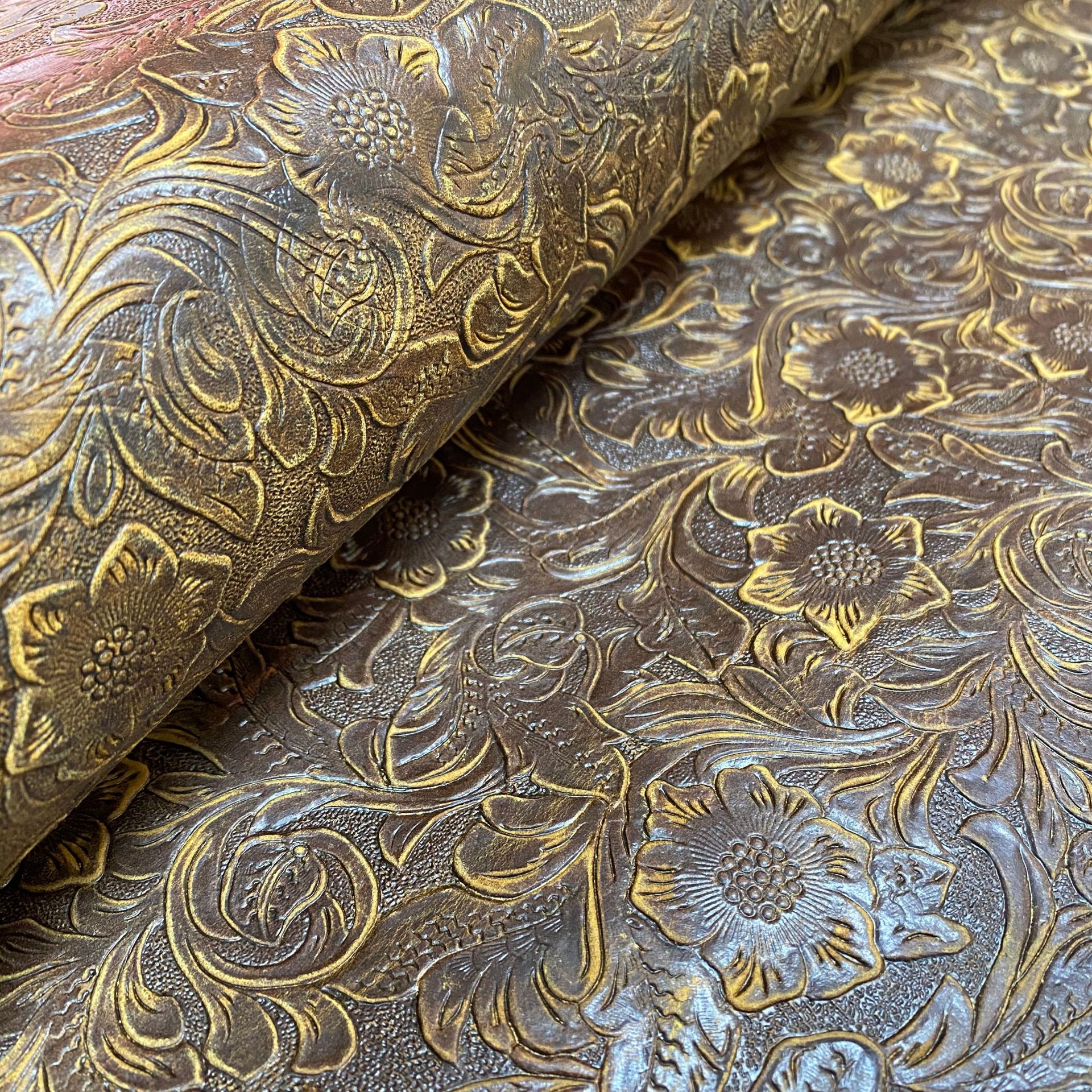 厂家直供头层牛皮疯马皮变色雕花皮做箱包皮鞋皮料现货供应纯牛皮