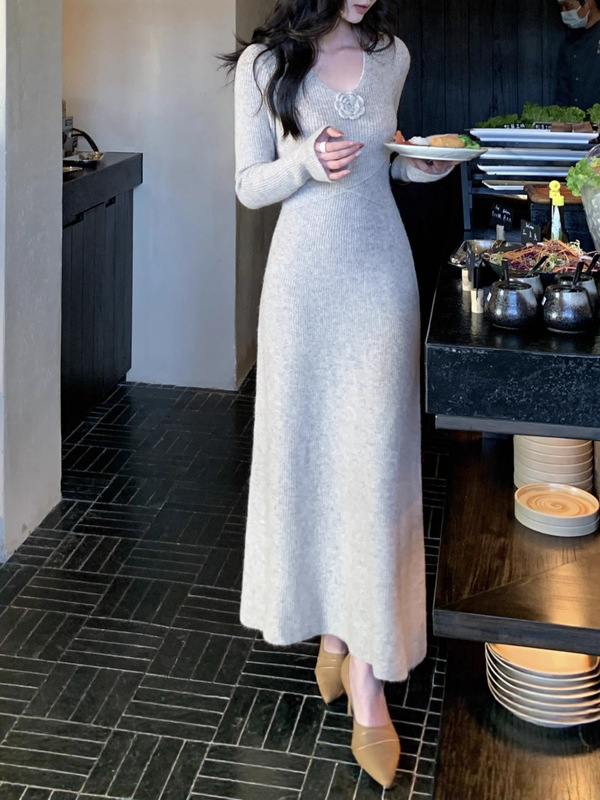秋冬爆款针织连衣裙女装V领修身收腰包臀打底裙过膝毛衣紧身长裙|undefined