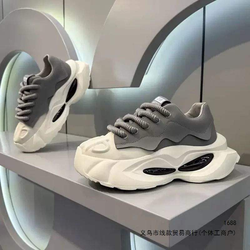 Trendy men's summer 2026 new collection: stylish, sporty, casual, soft-soled, shock-absorbing running shoes with a dad shoe design Trendy men's summer 2026 new collection: stylish, sporty, casual, soft-soled, shock-absorbing running shoes with a dad shoe design