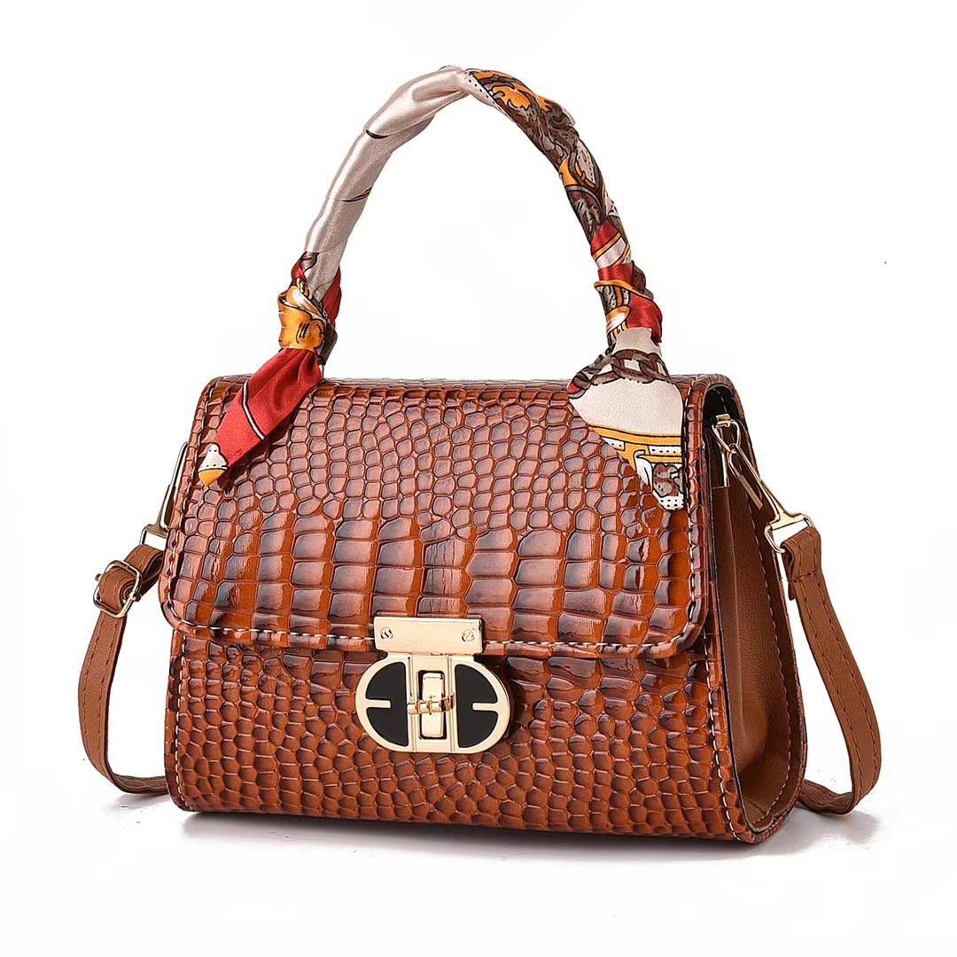 Handbags2025年秋冬新款潮流洋气斜挎包可爱百搭单肩链条包网红女