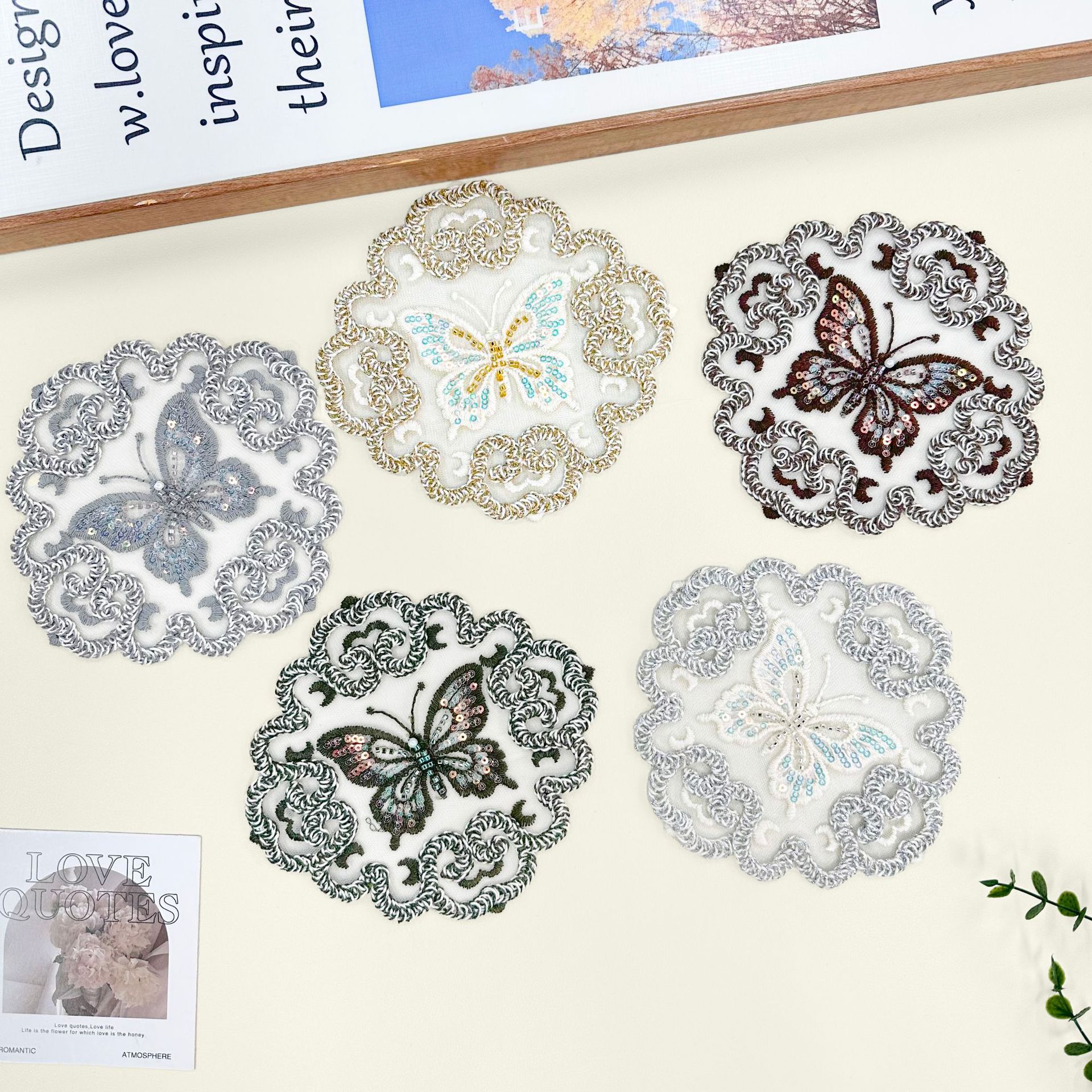 Estilo nacional fresco estilo chino redondo pegado pez mariposa grúa encaje hueco parche decoración vestido chino