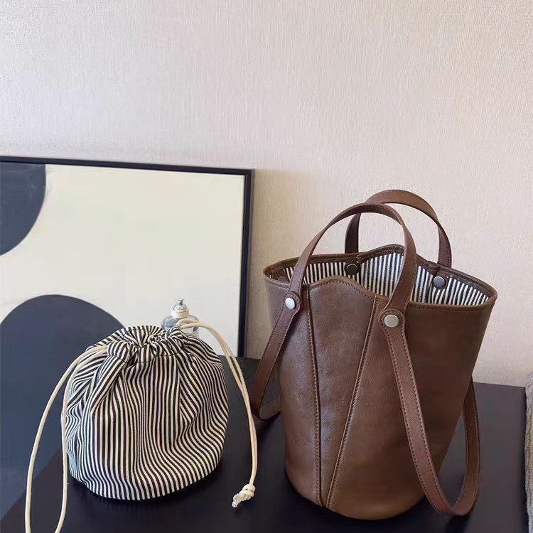 Genuine Leather Commuter Bucket Bag Women's 2024 New European Station Oil Wax Leather Light Luxury Portable Shoulder Bag Soft Leather Crossbody Bag