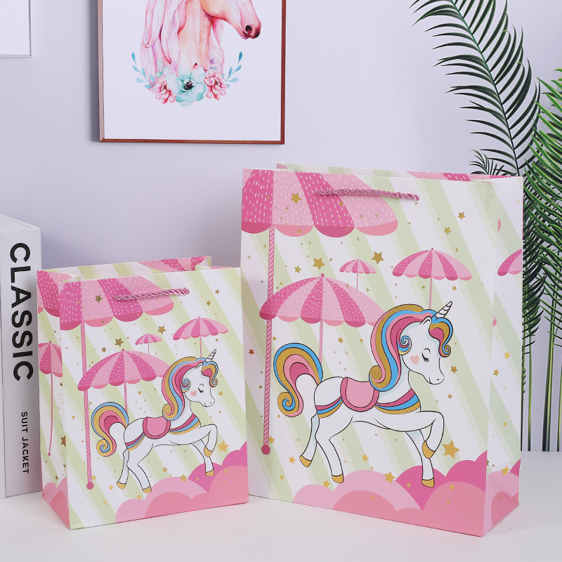 Nuevo estampado unicornio bolsas de regalo cartón blanco embalaje de regalo bolsas de papel comercio exterior bolsa mayorista de inventario