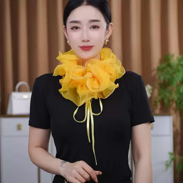 Exquisite scarf with three-dimensional floral design, a fashionable accessory for women, perfect for autumn and winter, keeping you warm. The same style as worn by popular online streamers, available for cross-border drop shipping