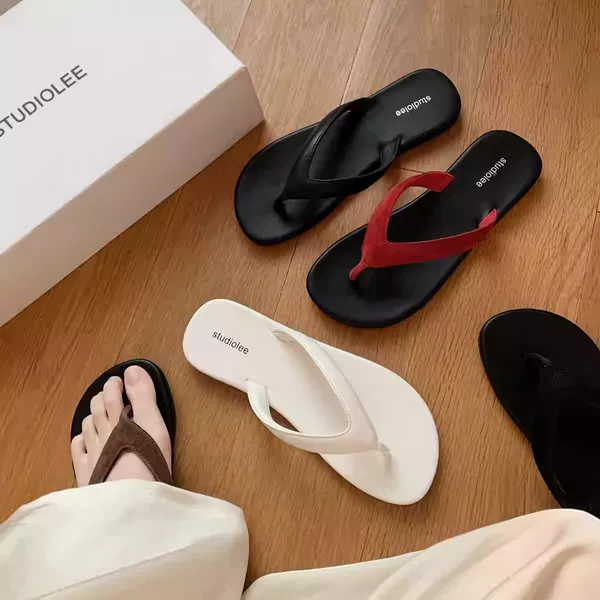 Spot New Minimalist Flip-Flops Beach Vacation Fashionable Contrasting Color Casual Versatile Flip-Flops for Women to Wear Outside Summer