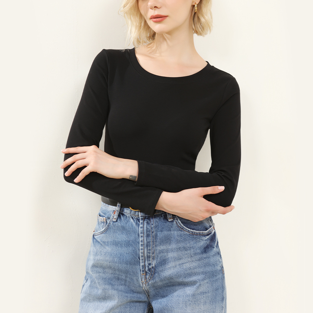 Ropa de Otoño e Invierno para mujer nueva camisa de fondo estilo coreano Cuello redondo para mujer Slim fit adelgazamiento color sólido Algodón elástico desgaste exterior interior superior