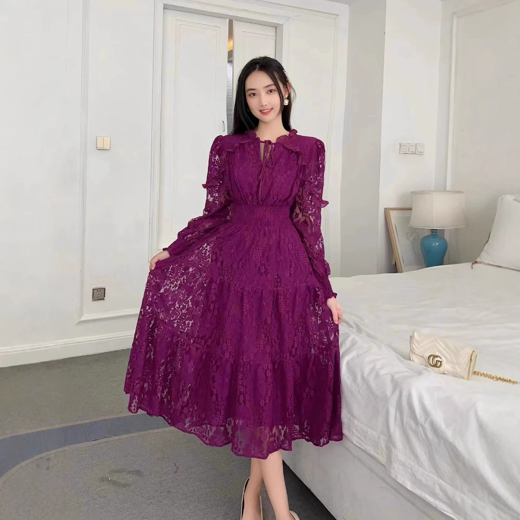 569 Кружевное платье с длинными рукавами