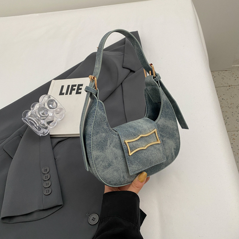 Temperamento simple y de moda 2024 color sólido primavera ocio popular de este año, estilo occidental, bolso portátil de un solo hombro y axila