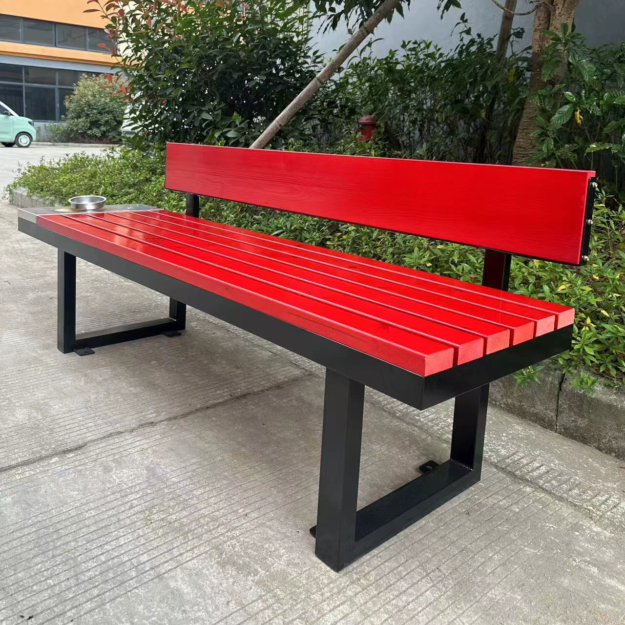 Производители заказывают скамейки для отдыха на открытом воздухе в парке