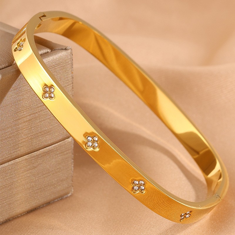Golden square bracelet, four-leaf clover