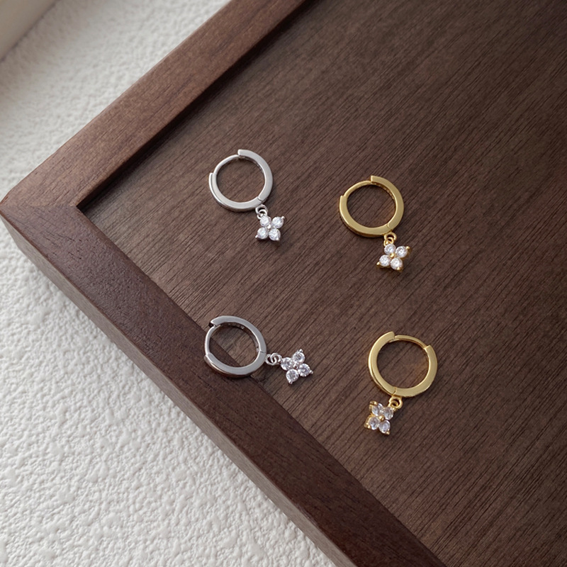 S925 Sterling Silver Sweet Flower Earrings Women's Simple Korean Style Small Diamond Four-leaf Flower Ear Buckle High-grade Ear Jewelry