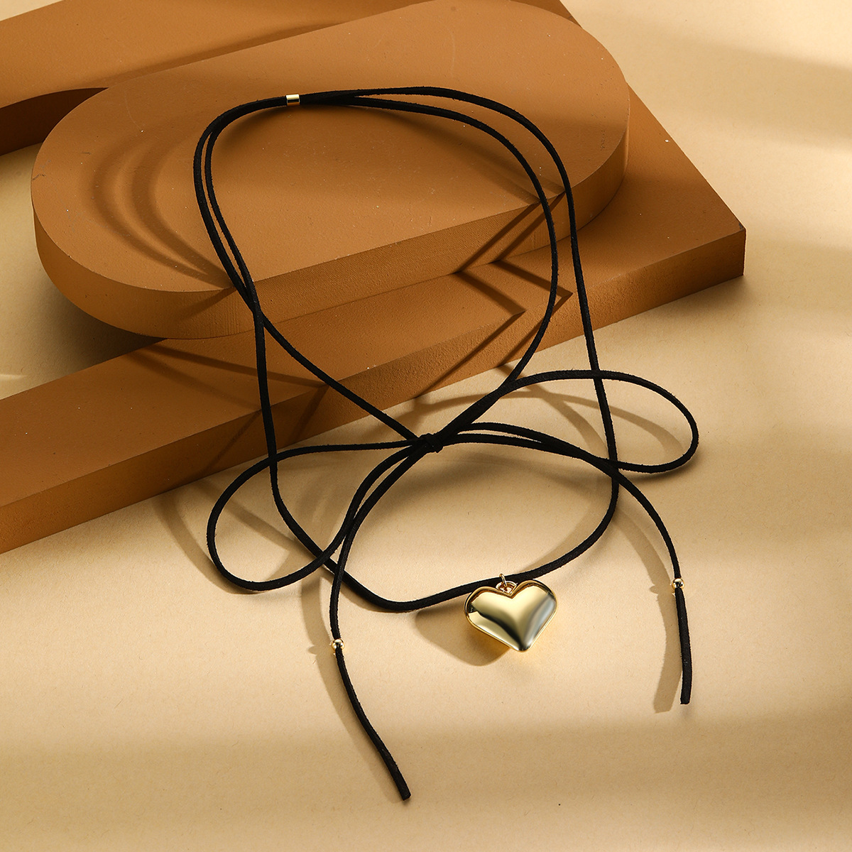 Collana con ciondolo a forma di cuore con fiocco nero, dolce e fresco, esagerata, con laccetto da collo, catena per clavicola._voghion.com
