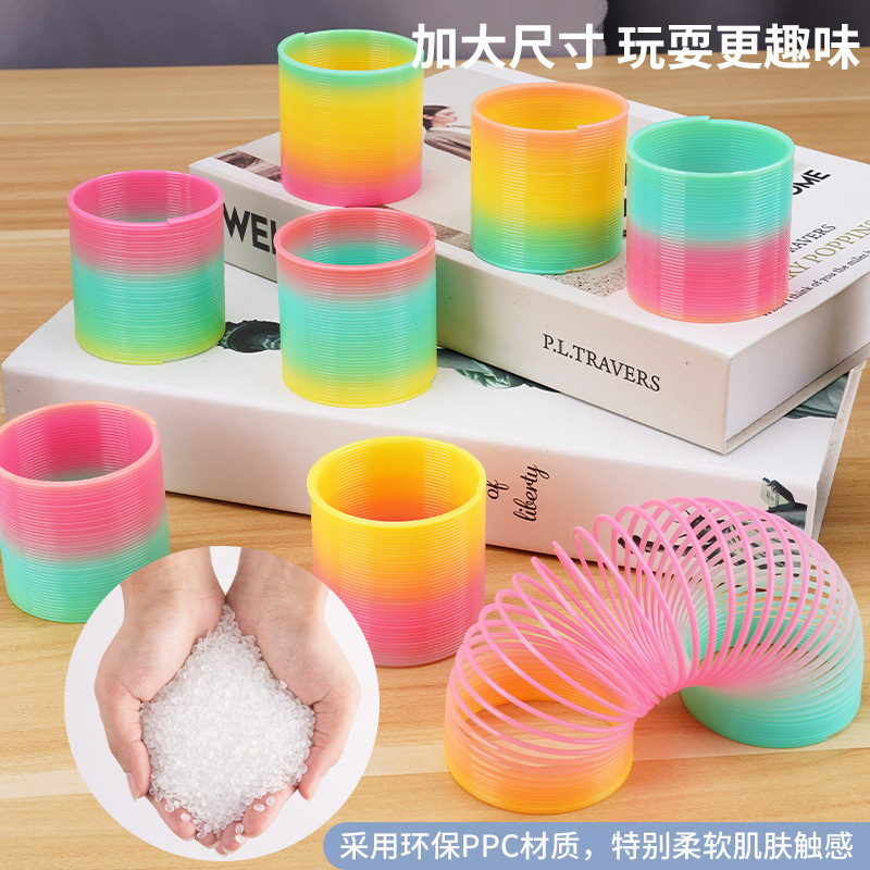 Yiwu mercado nocturno puesto empuje pequeño anillo de productos básicos puesto al por mayor en línea popularidad regalos para niños juguetes luminosos