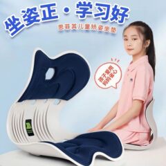 思菲は腰をかばって長く神器の座布団の事務室の椅子のクッションの一体をかばって姿を矯正します。