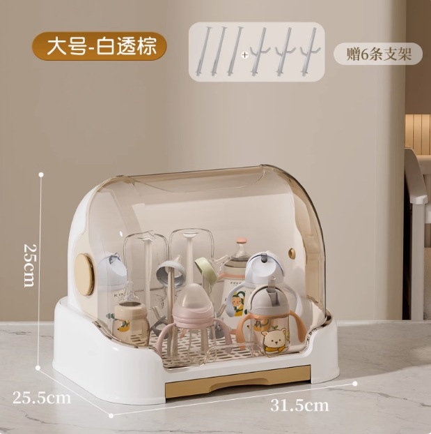 赤ちゃんの哺乳瓶を入れて箱に入れます。赤ちゃんの食器と箸を入れます。