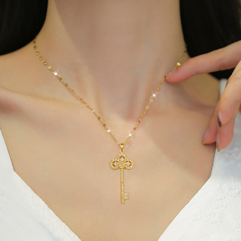 Crown Key Necklace With Full Diamonds Luxury Temperament Chain_voghion.com