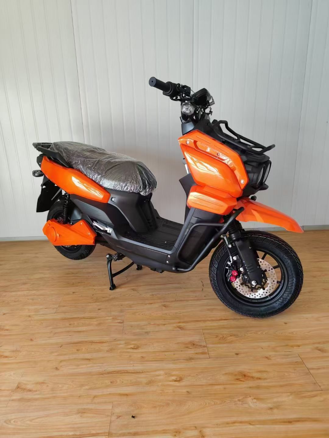 New Model of Tank-Style Electric Vehicle for Adults, High-Speed Electric Motorcycle, Long-Distance King, Hill-Climbing King, Electric Scooter, Electric Motorcycle Factory
