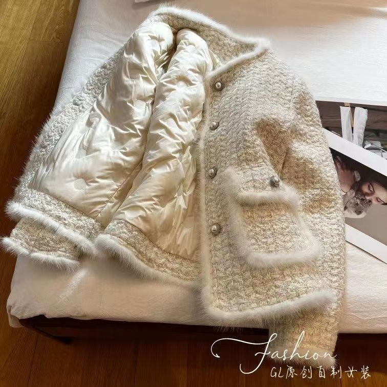 Elegant Chanel-Style Coat for Women, Winter 2026, Fashionable Thick Texture, Slim-Fit, Thickened Lamb Wool Elegant Chanel-Style Coat for Women, Winter 2026, Fashionable Thick Texture, Slim-Fit, Thickened Lamb Wool