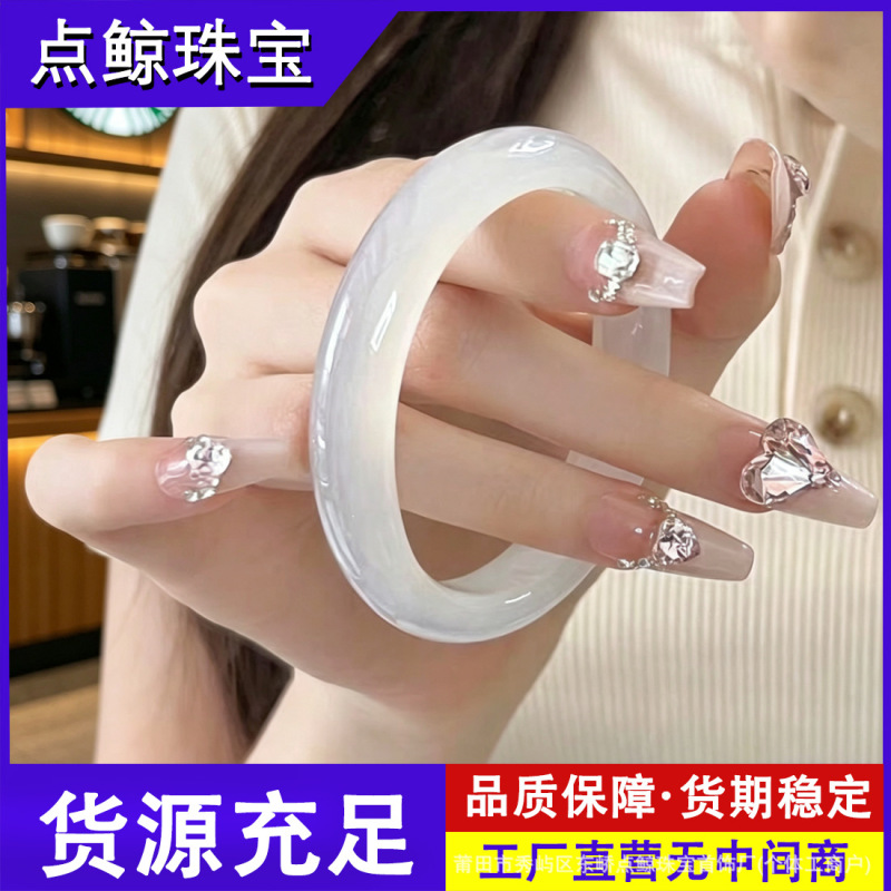 Natural white moonlight ice-clear agate jade bracelet, high ice white chalcedony bracelet, jewelry store live supply, manufacturer wholesale Natural white moonlight ice-clear agate jade bracelet, high ice white chalcedony bracelet, jewelry store live supply, manufacturer wholesale