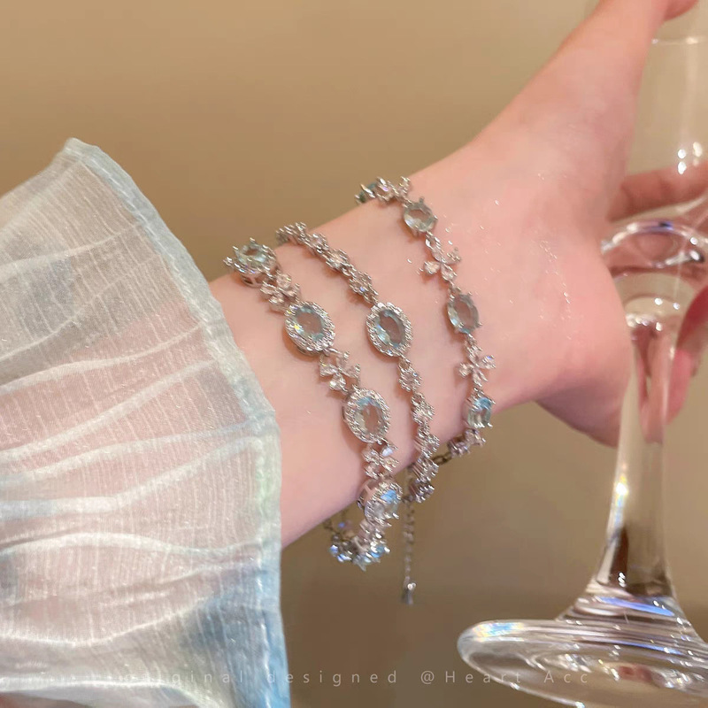 Cool Feeling ~ Sparkling Exquisite and High-End Oval Flower Bracelet for Women, Korean Style, Beautiful and Fairy-Like Hand Jewelry Cool Feeling ~ Sparkling Exquisite and High-End Oval Flower Bracelet for Women, Korean Style, Beautiful and Fairy-Like Hand Jewelry