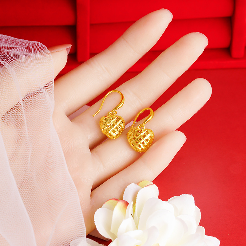 Vietnam oro amor oído gancho tejido hembra melocotón corazón gotas para los oídos hueco de aleación de cobre retro todo fósforo Pequeño Libro Rojo mismo caliente