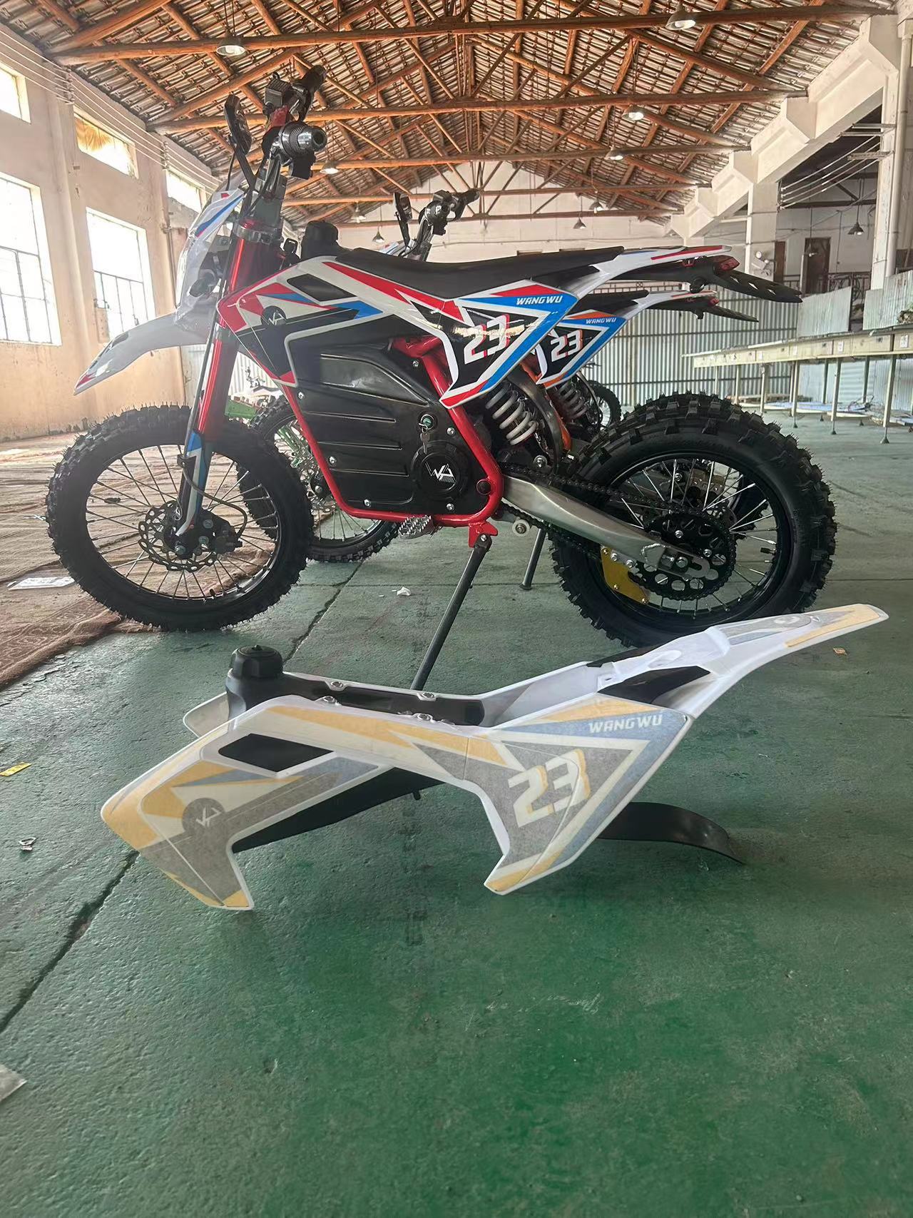 工厂生产青年60v2000w电动越野摩托车ATV电动UTV新款胡斯瓦纳ATV