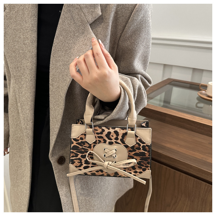 337g Weight Synthetic Leather Lining Material Zipper Closure Type Single Shoulder Strap Strap Type Crossbody Bag Bags Type Casual, Shopping Occasion Pu Leather Material Leopard Pattern All Seasons Season Women's Gender Streetwear Style Square Shape Medium Size Women's Medium Pu Leather Leopard Streetwear Square Zipper Crossbody Bag 7