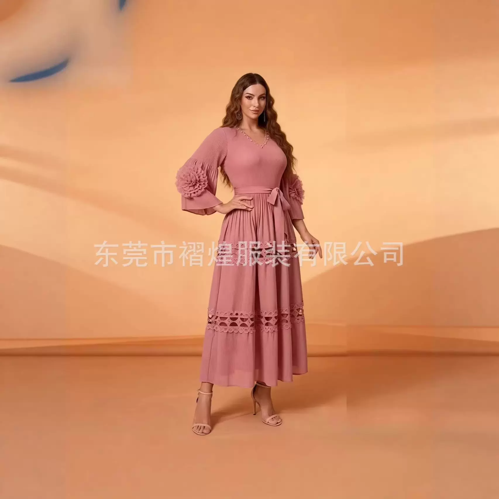 厂家批发三宅褶皱连衣裙气质喇叭袖镂空收腰纯色大码女装跨境欧美