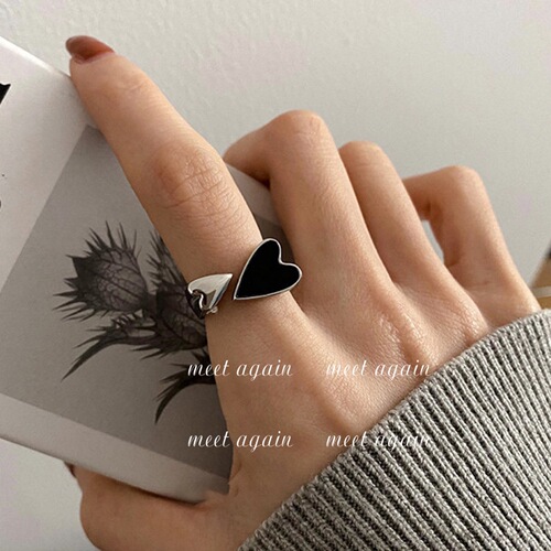 Korean simple black love ring, sweet and cool style ins design niche heart-shaped peach heart index finger ring accessories
