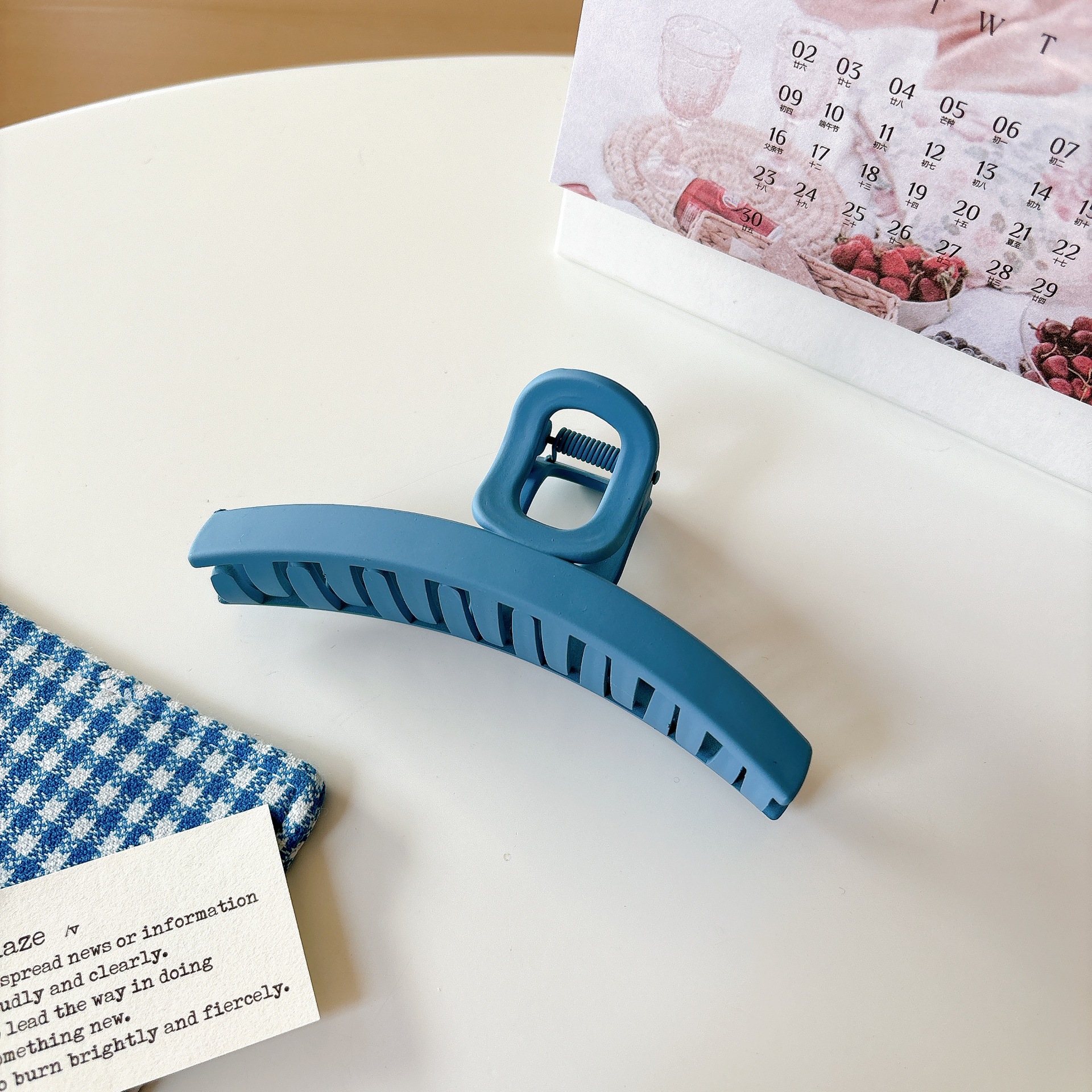 Japonés y coreano accesorios para el cabello hembra Klein azul clip temperamento simple giro horquilla corazón pequeña horquilla placa geométrica horquilla