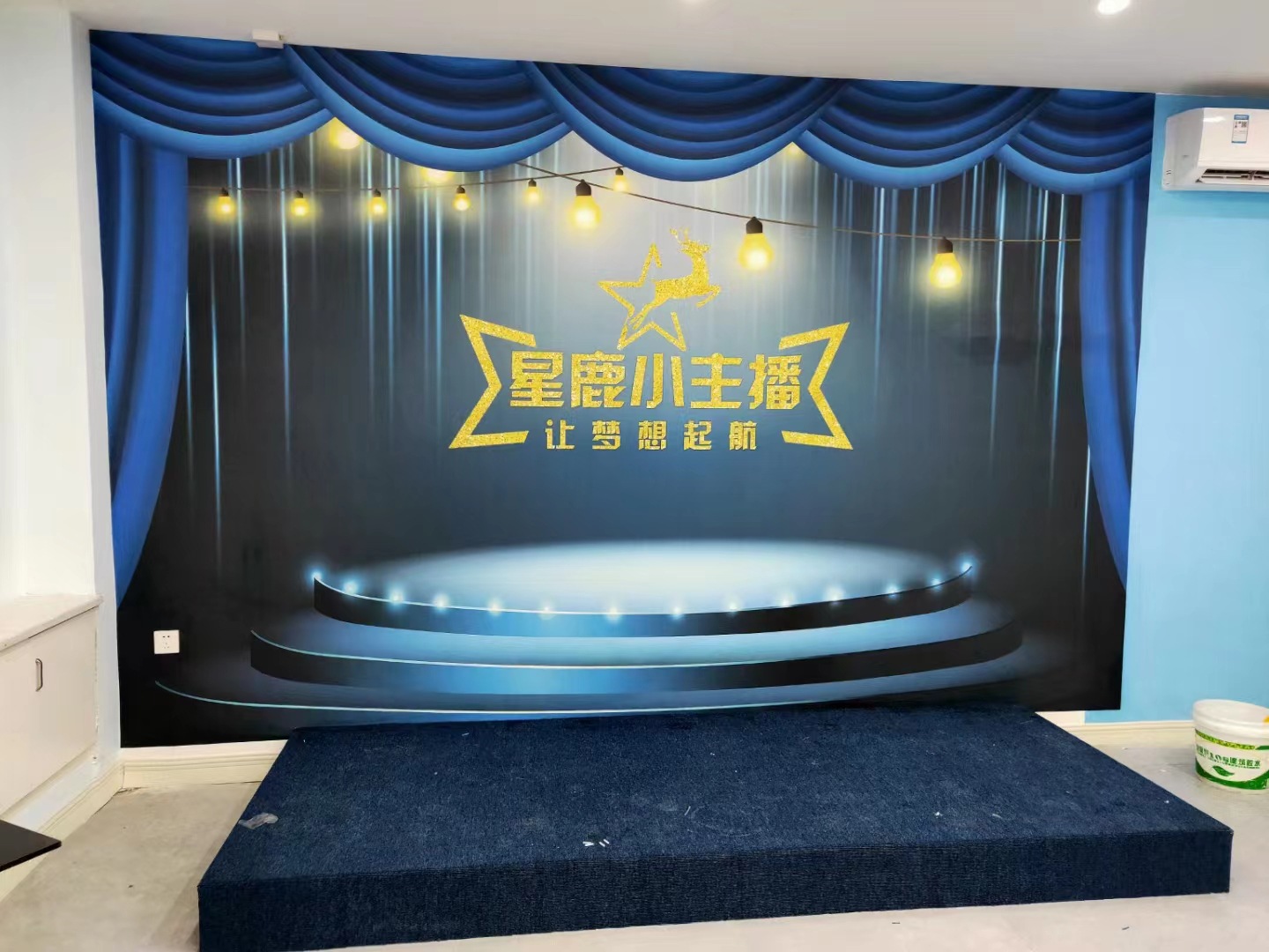 舞台背景小主播主持人工装3352761-修改