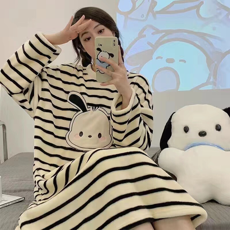 Korean version of autumn and winter new nightgown women's flannel round neck striped cartoon dress coral fleece home clothes wholesale Korean version of autumn and winter new nightgown women's flannel round neck striped cartoon dress coral fleece home clothes wholesale